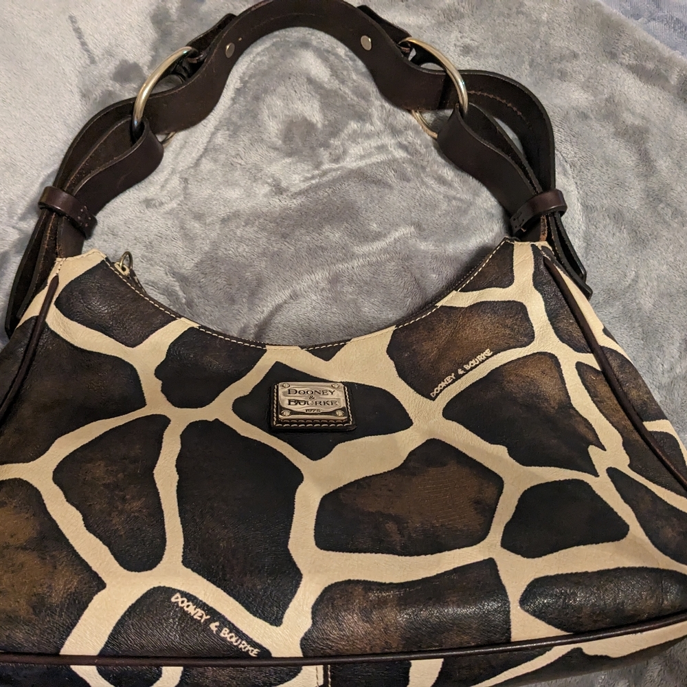 Dooney & Bourke shoulder handbag